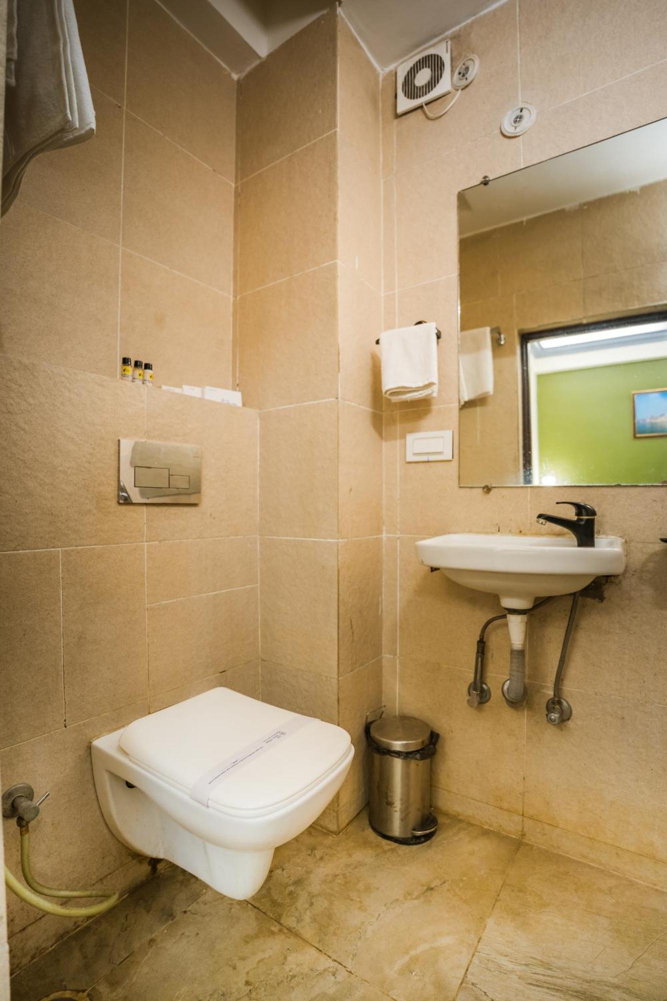 ורנאסי Tripli Hotels Silver Shine מראה חיצוני תמונה