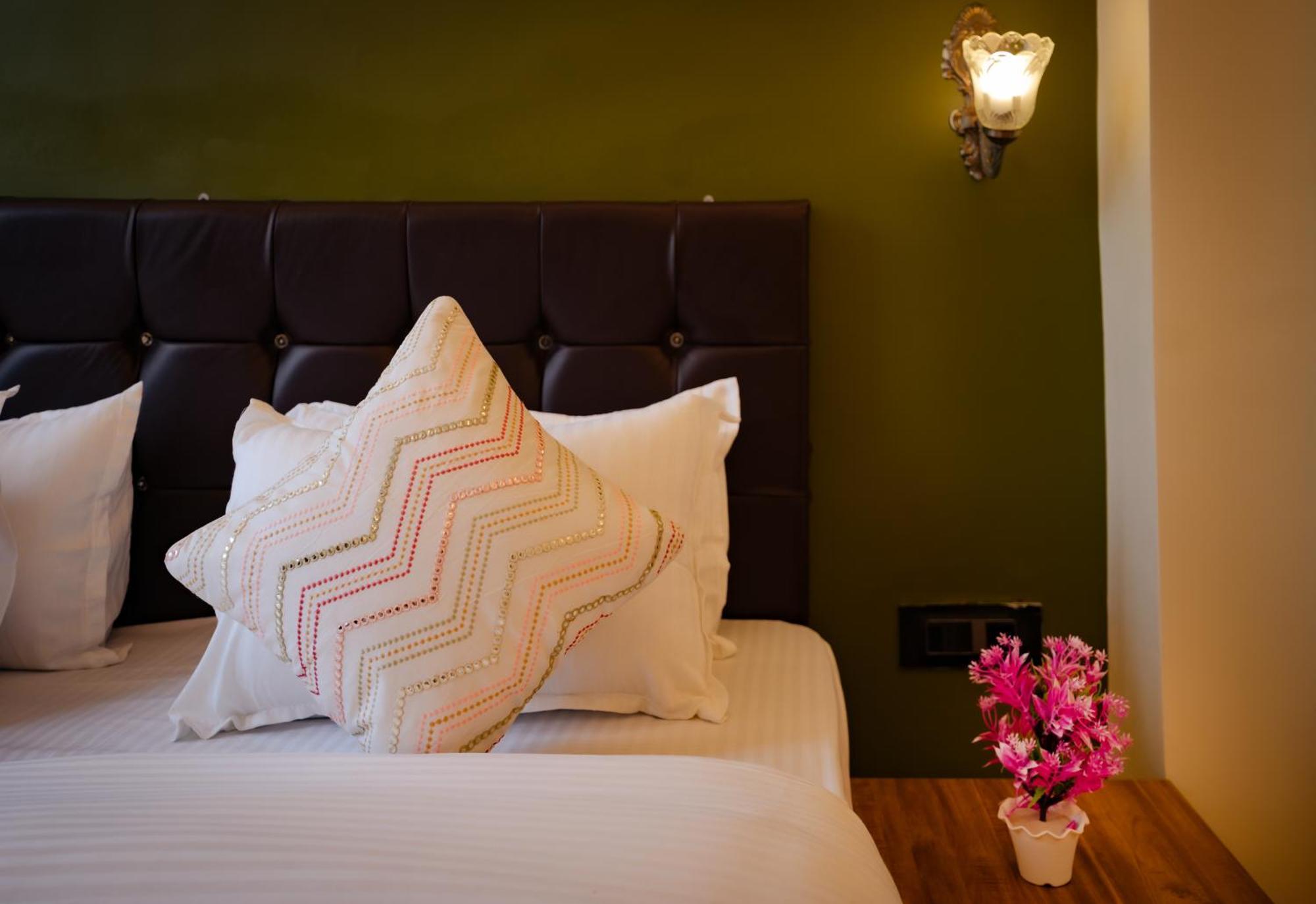 ורנאסי Tripli Hotels Silver Shine מראה חיצוני תמונה