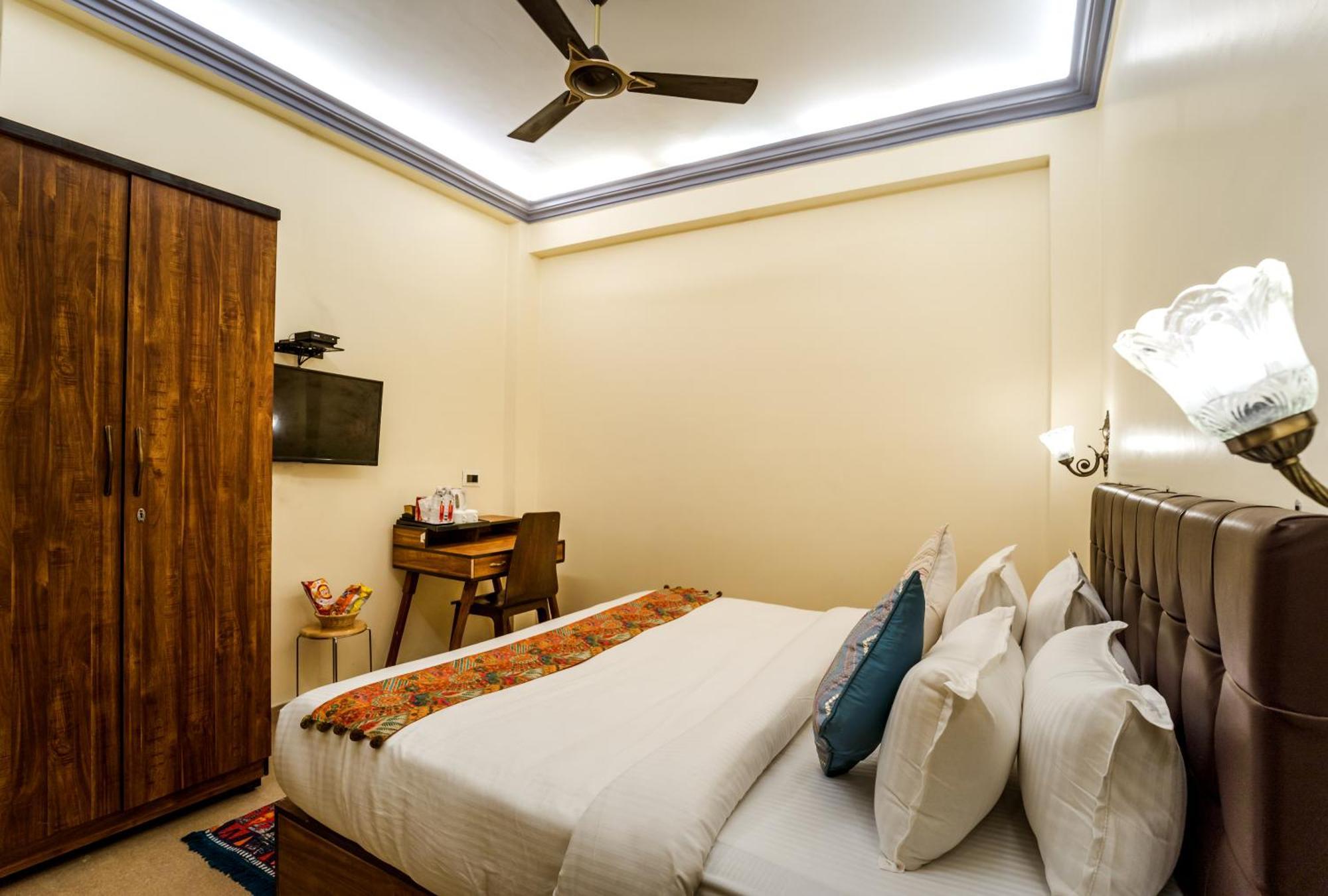 ורנאסי Tripli Hotels Silver Shine מראה חיצוני תמונה