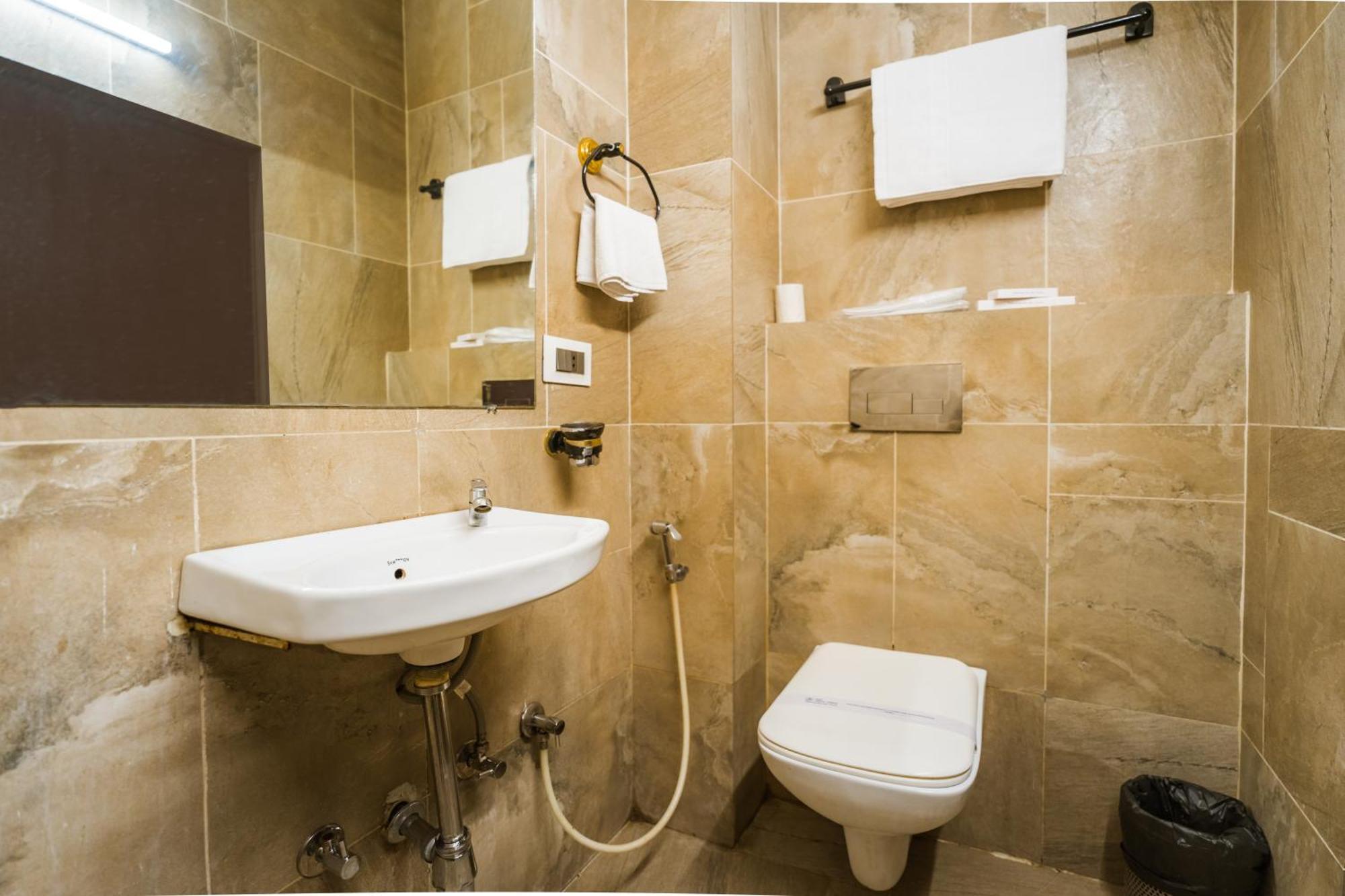 ורנאסי Tripli Hotels Silver Shine מראה חיצוני תמונה