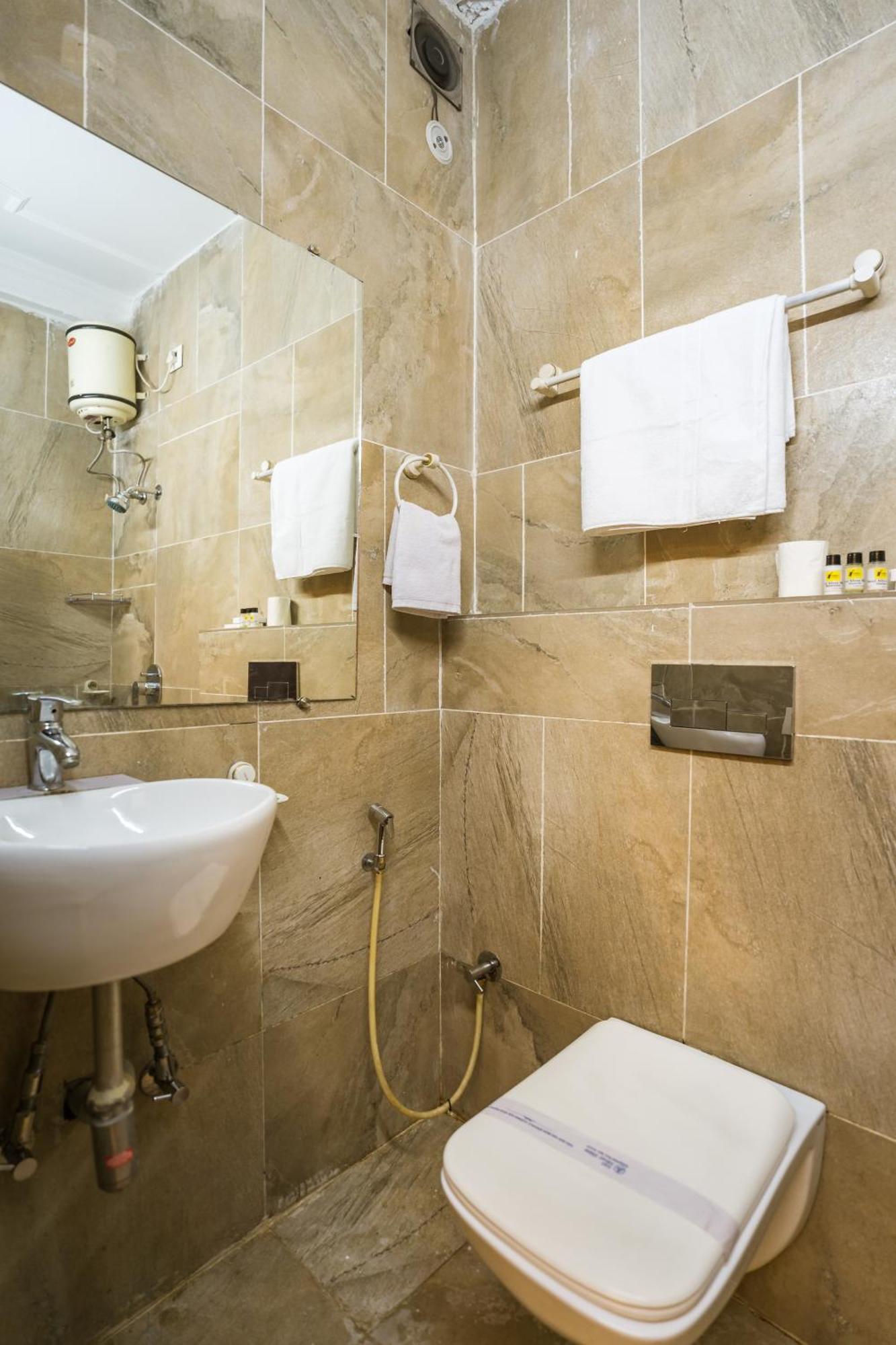 ורנאסי Tripli Hotels Silver Shine מראה חיצוני תמונה