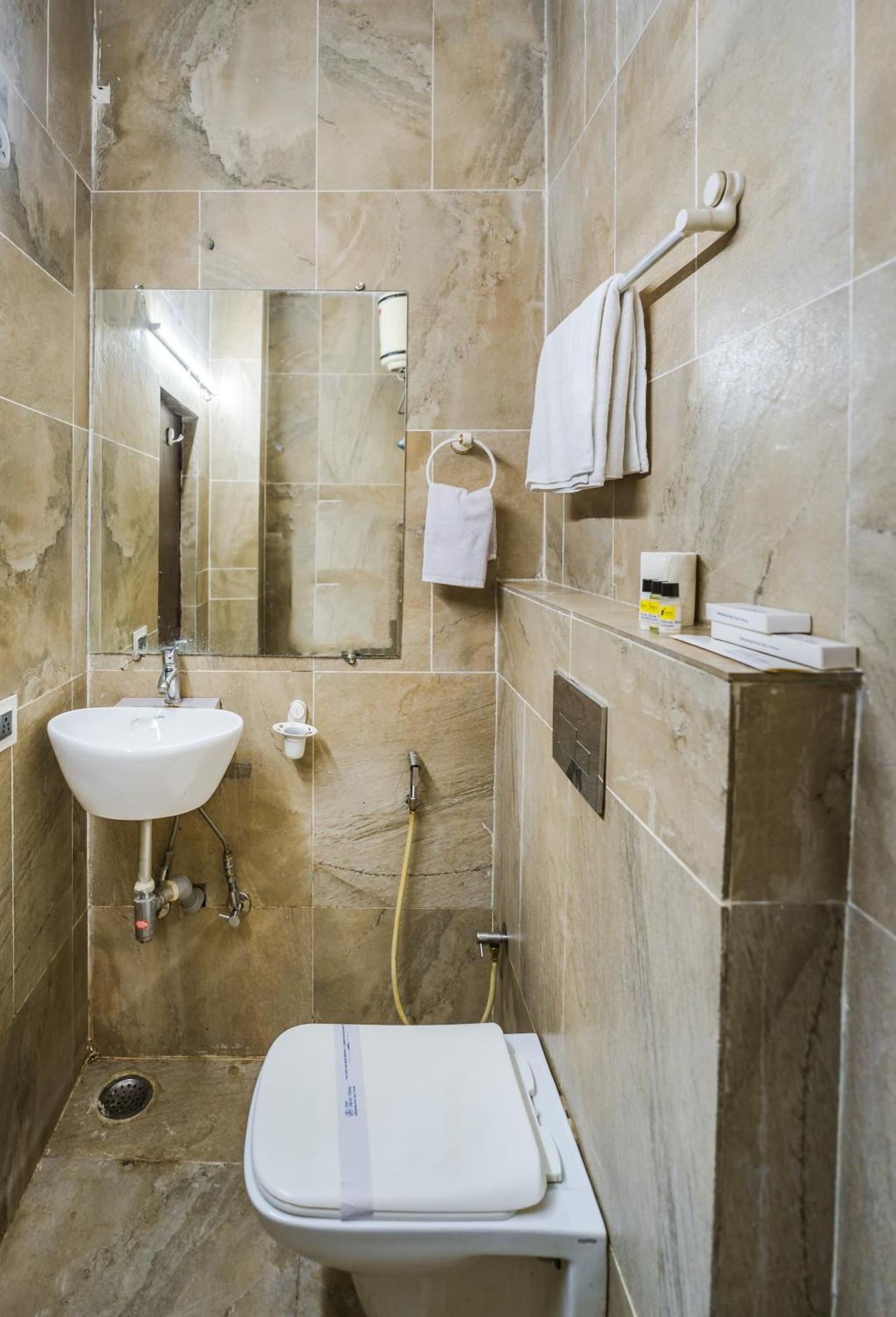 ורנאסי Tripli Hotels Silver Shine מראה חיצוני תמונה