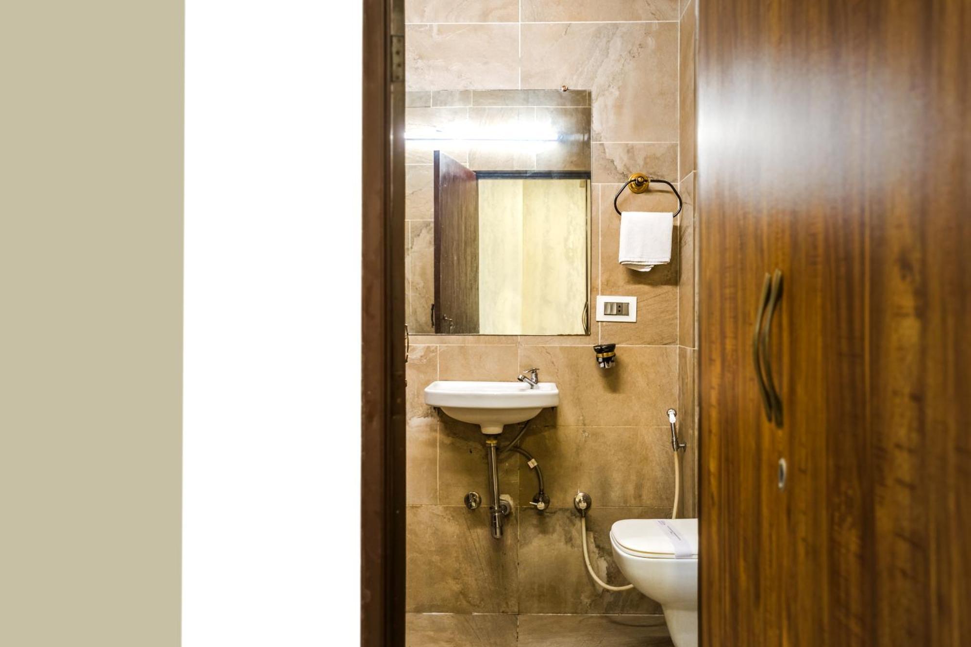 ורנאסי Tripli Hotels Silver Shine מראה חיצוני תמונה