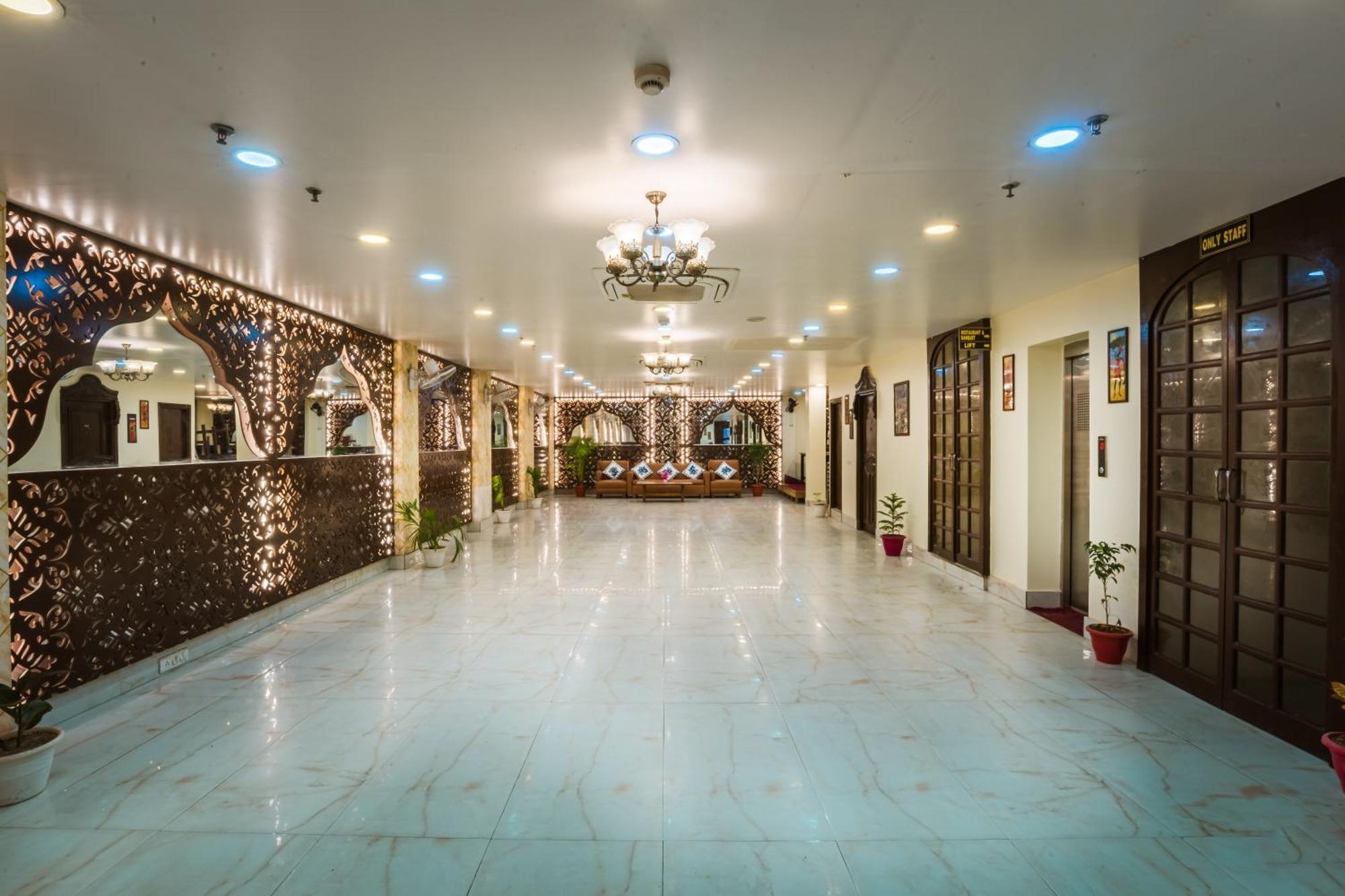 ורנאסי Tripli Hotels Silver Shine מראה חיצוני תמונה